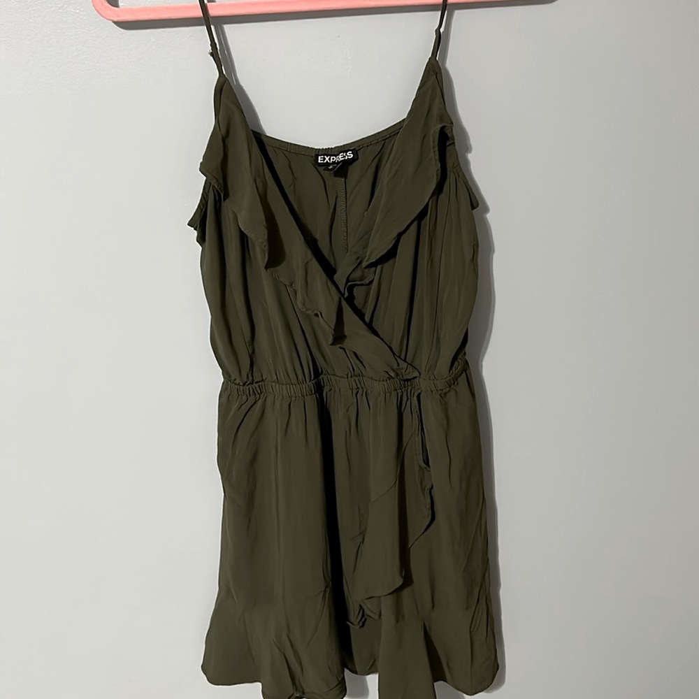 Size m Express dress. Green ruffle front